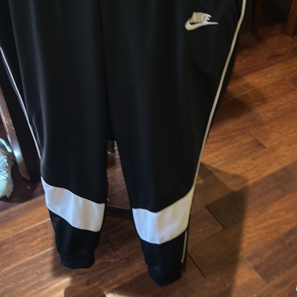 Nike women’s track suit - Picture 2 of 5